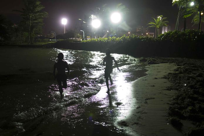 Durante la Noche de San Juan, muchos acuden a las playas del País. (Archivo / GFR Media)
