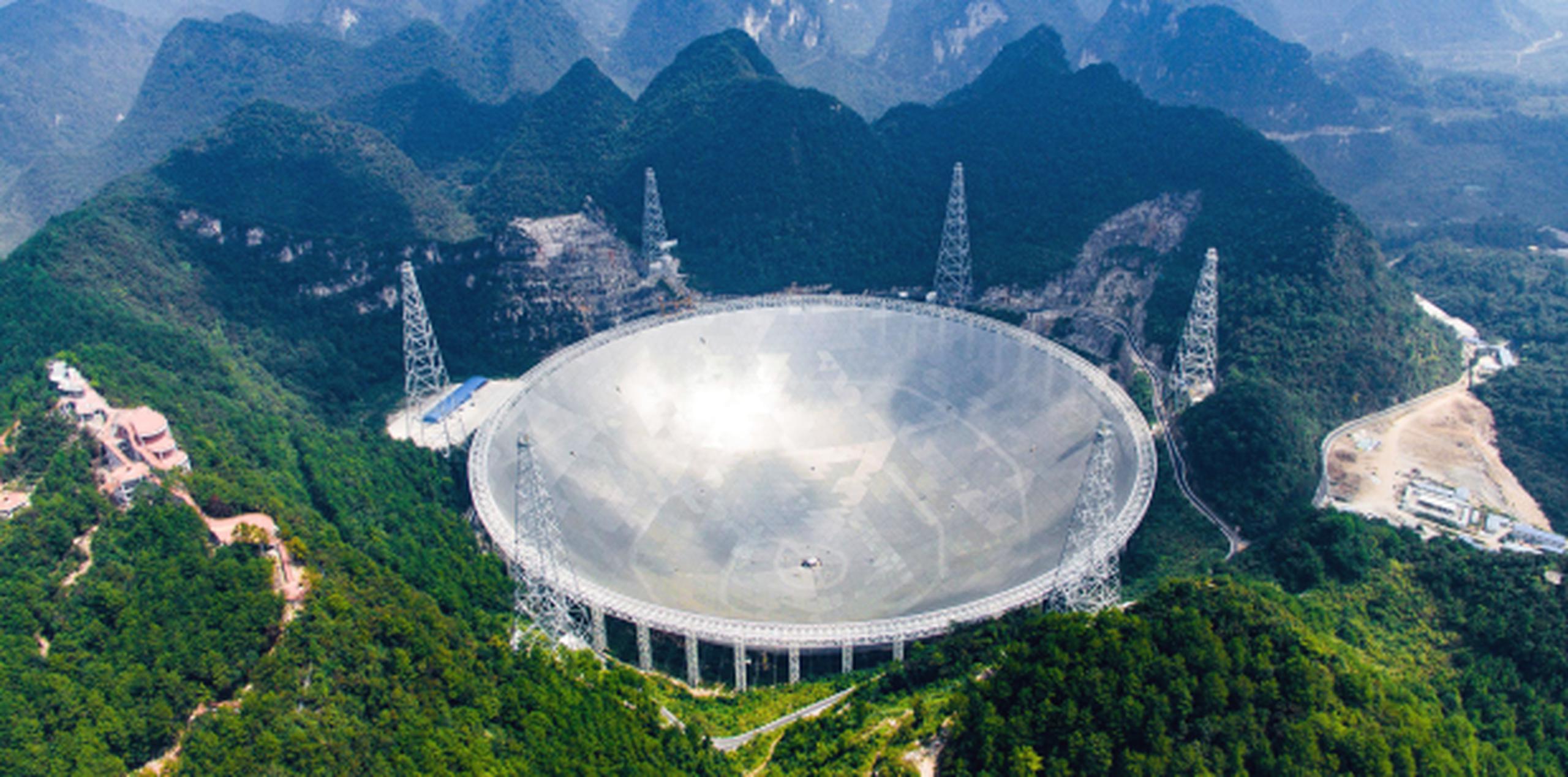 El radiotelescopio FAST comenzó a buscar señales de vida extraterrestre el pasado domingo. (Liu Xu/Xinhua via AP)
