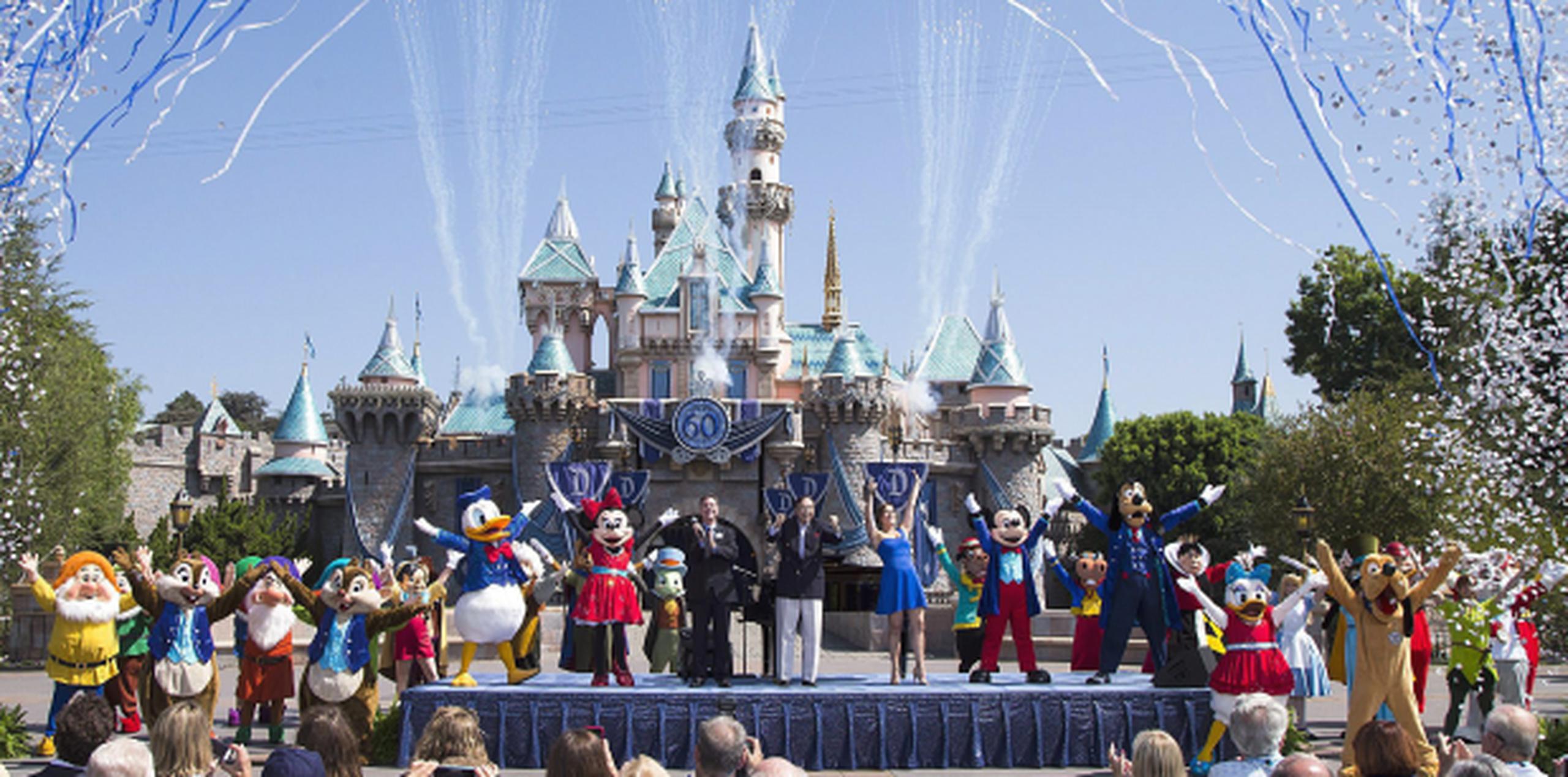 La Comisión Europea (CE) investiga a Disneyland París ante las quejas de los consumidores por las distintas tarifas aplicadas en función de la nacionalidad. (AP)