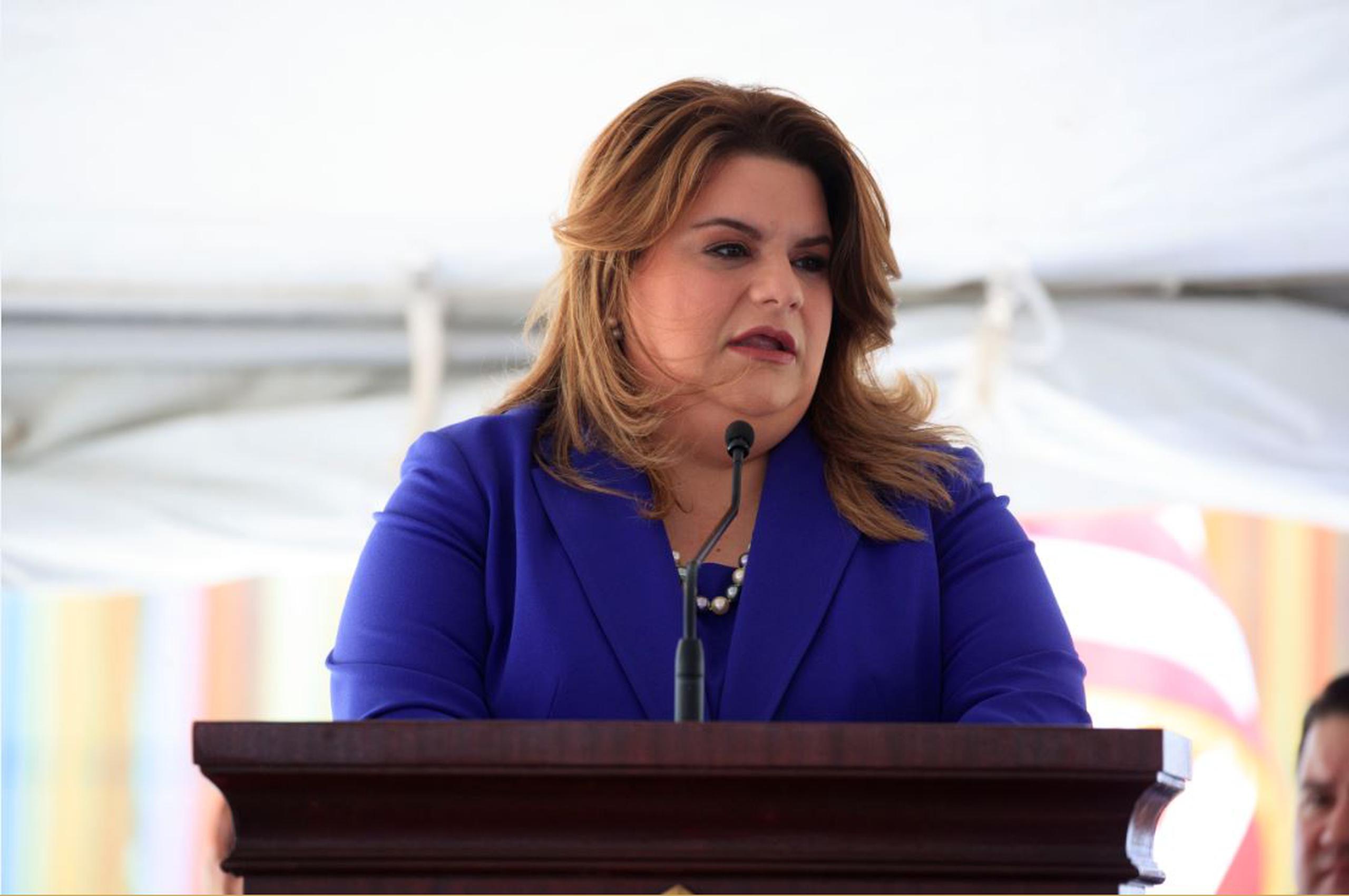 "La controversia de contratación del gobierno ocurrida hace unas semanas en nada tienen que ver con que hace más de 5 años me convirtiera en madrina de la menor", dijo Jenniffer González.