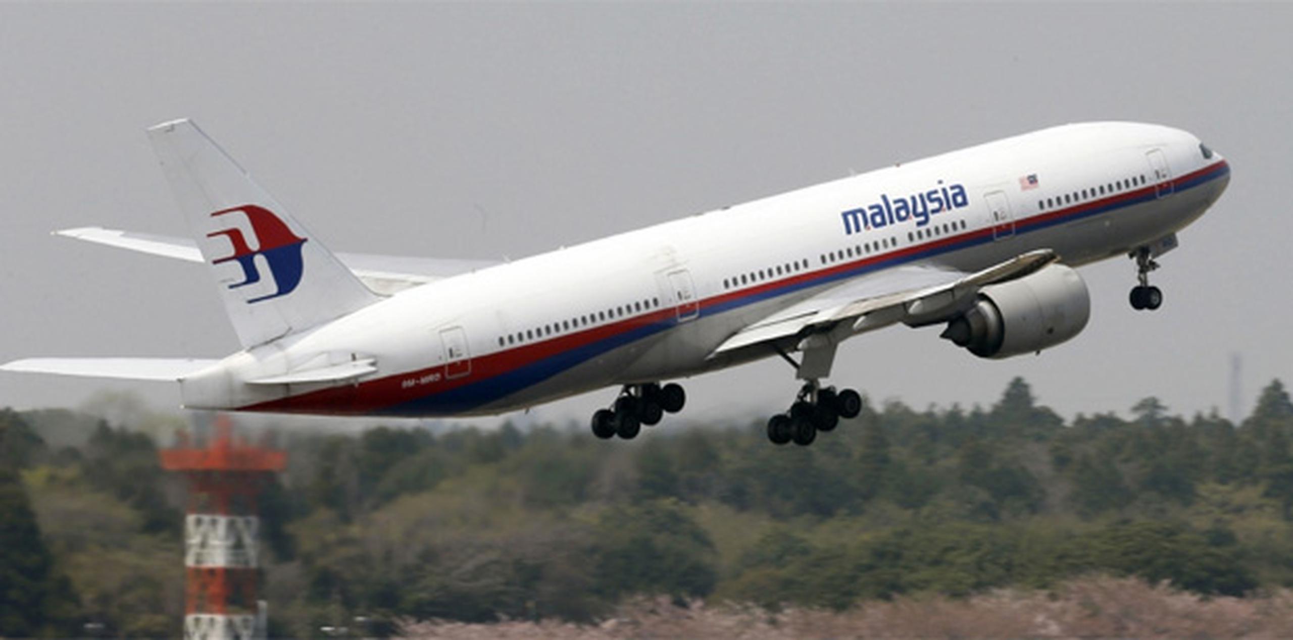 El gobierno malasio declaró oficialmente el jueves que el aún perdido vuelo 370 de Malaysia Airlines tuvo un accidente y dijo que daba por muertas a las 239 personas que viajaban a bordo. (Archivo)
