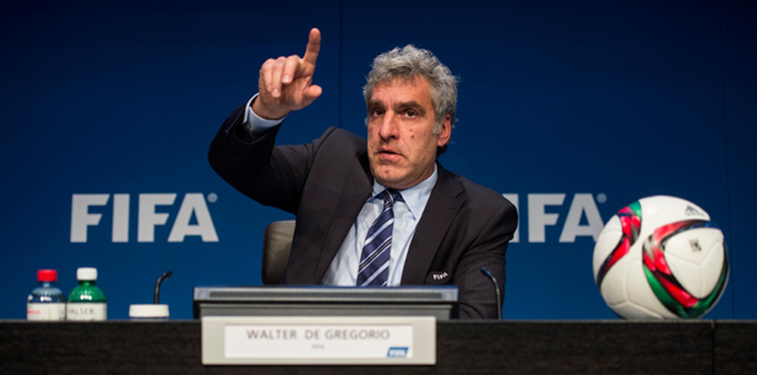 Walter De Gregorio, director de comunicaciones de la FIFA, realizó hoy una conferencia de prensa para ofrecer detalles sobre las detenciones. (AP)