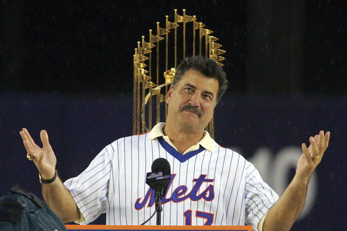 Keith Hernandez aparece en esta foto en una ceremonia por el vigésimo aniversario del campeonato de los Mets en la Serie Mundial del 1986, esto el 19 de agosto de 2006.