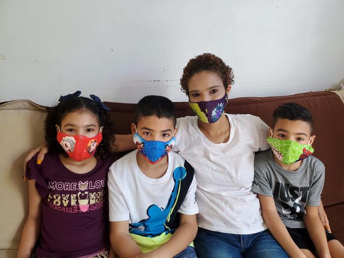 Nidia Torres Méndez, madre de Guayanilla con sus tres hijos,  Javielys Isonix (9), Onix Javier (10) y Jayvier Oneil (8).

