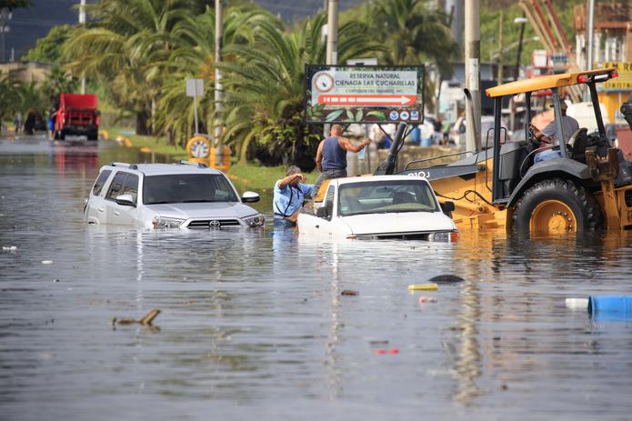 Siguen las inundaciones en la comunidad Juana Matos