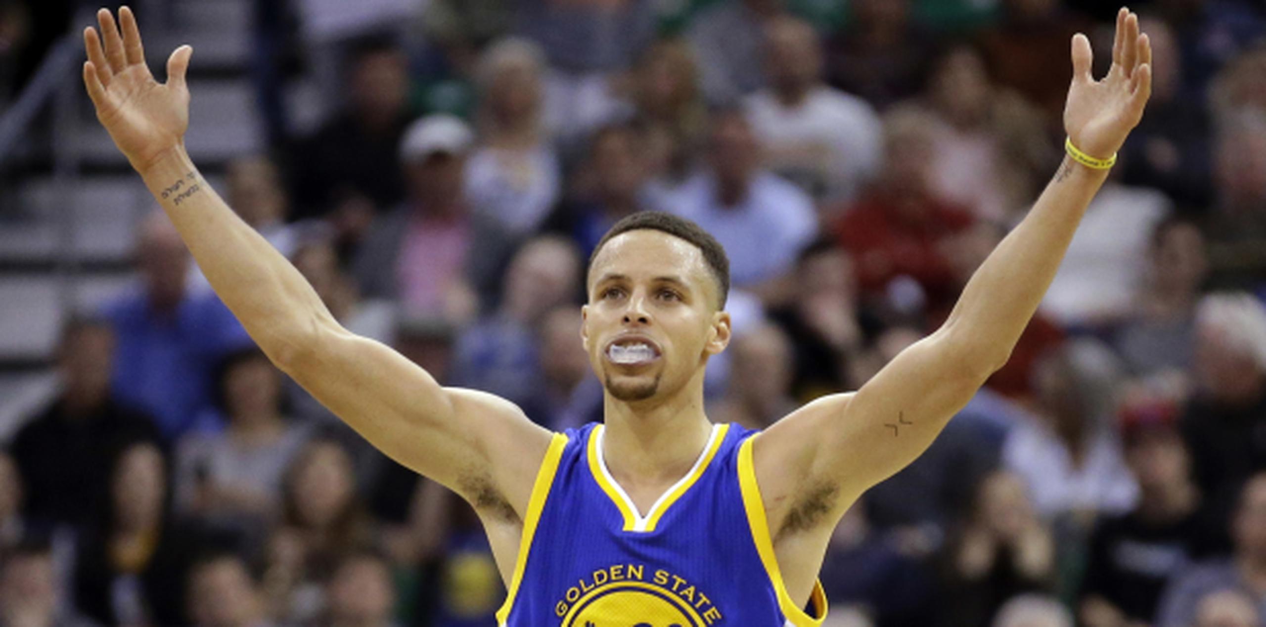 Curry acaba de establecer una nueva marca en NBA con su pacto de cinco años y $201 millones ($40.2 millones anuales) para regresar con los Warriors de Golden State. (Archivo)