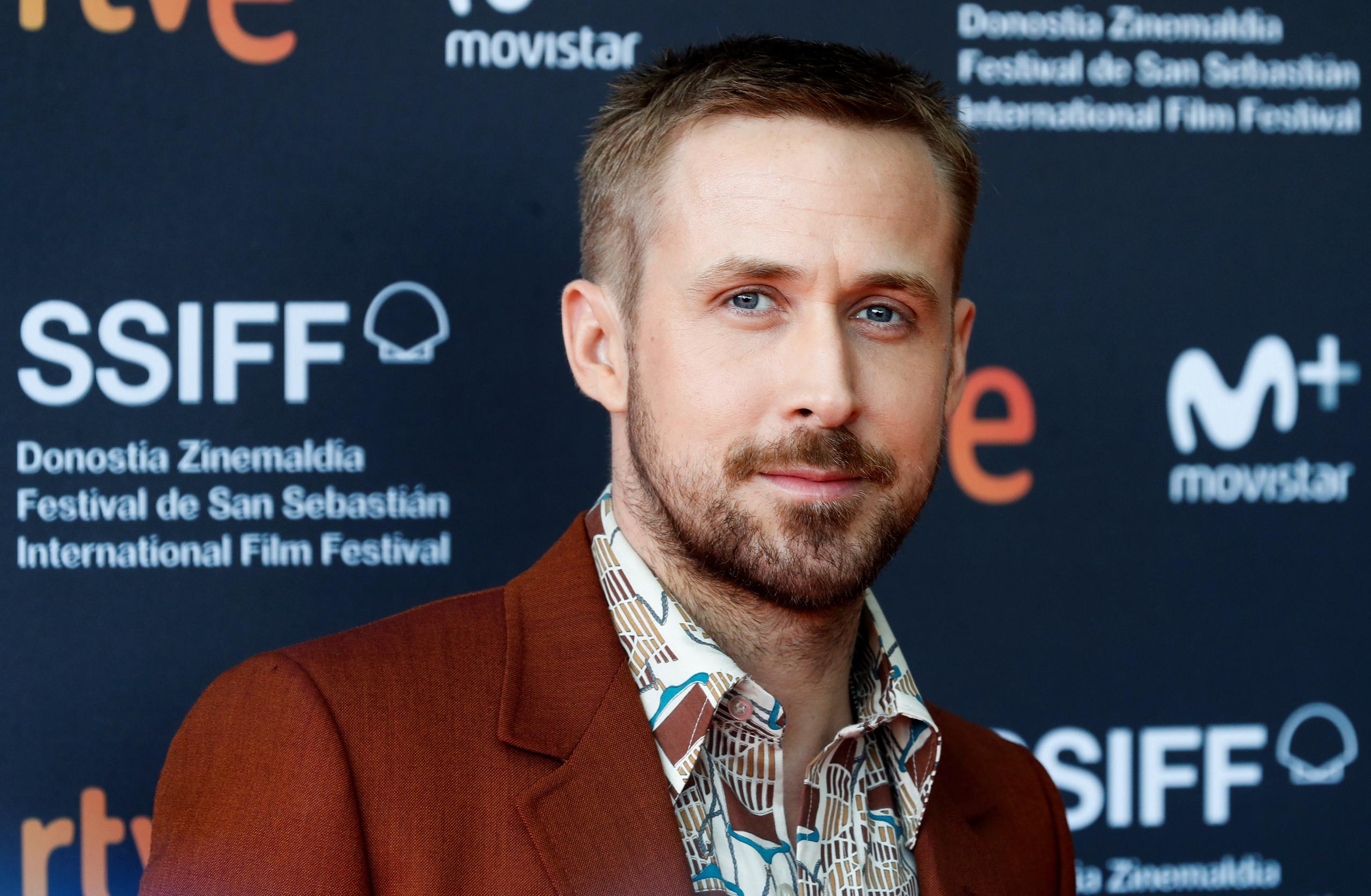 El actor canadiense Ryan Gosling posa a su llegada a la presentación de la película "First man", en la sección Perlas de la 66 edición del Festival Internacional de Cine de San Sebastián