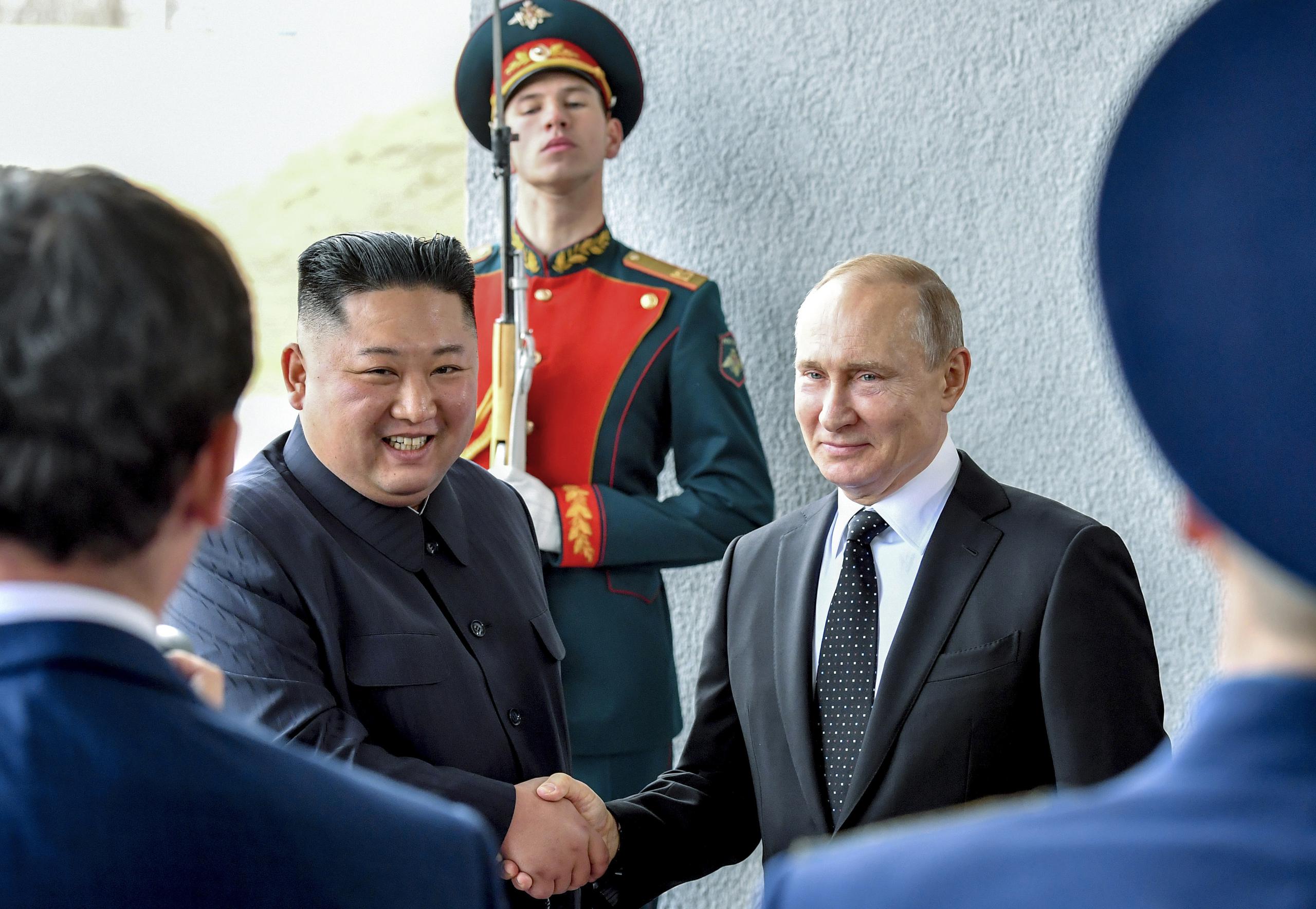 Kim Jong un y Vladimir Putin en una reunión en 2019.