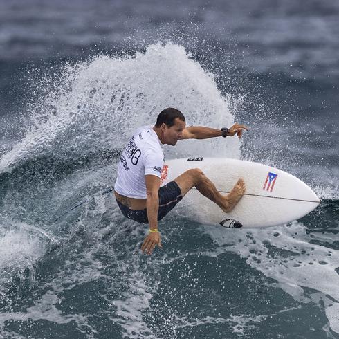 Brian Toth levanta el orgullo boricua en el Mundial de Surfing