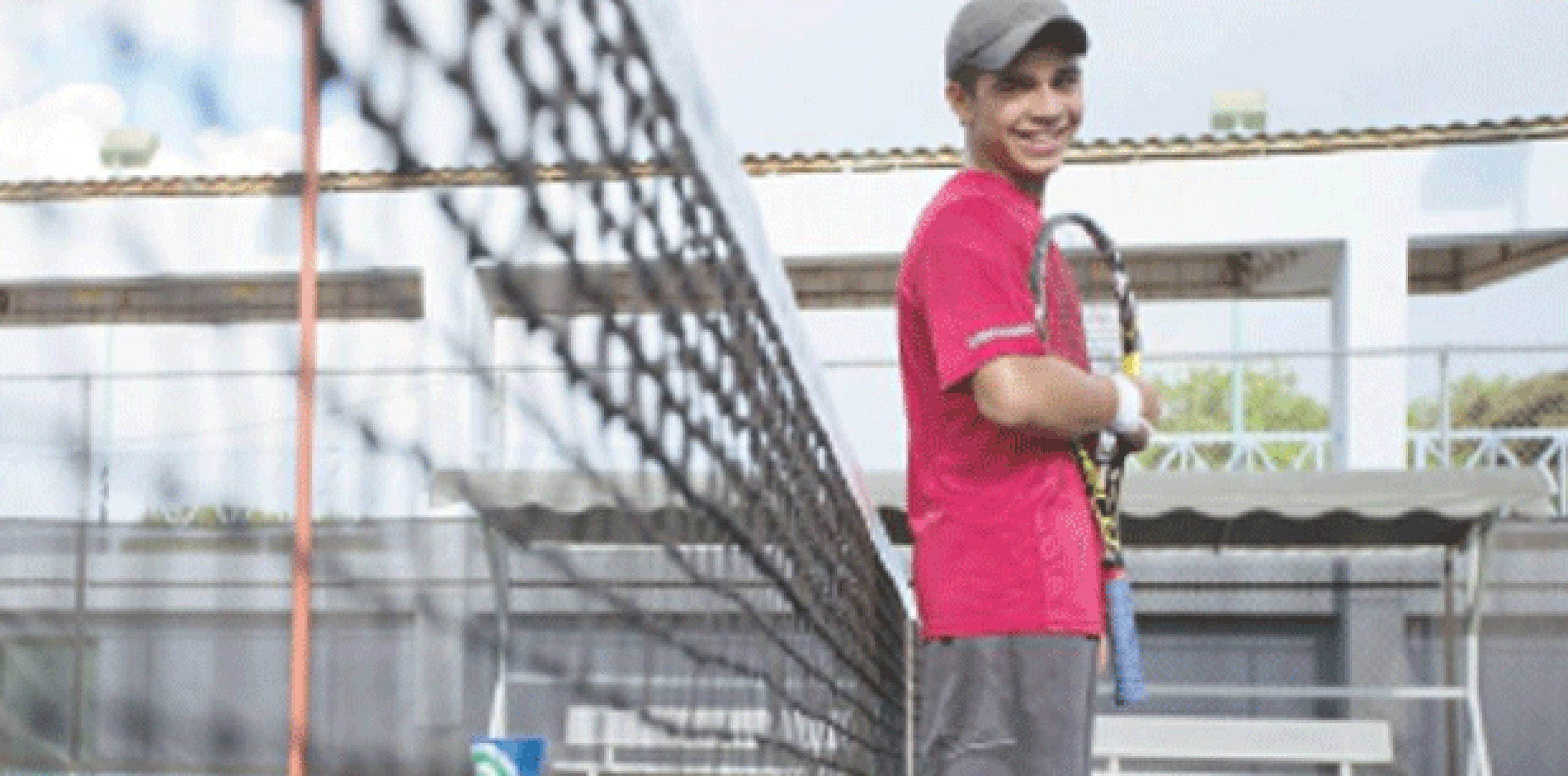 Héctor Antoine Díaz con apenas 14 años, consiguió una invitación de la Asociación de Tenis de los Estados Unidos para participar del Campamento Regional que busca desarrollar jugadores con el potencial de pertenecer al equipo nacional.  (PARA EL NORTE / TERESA CANINO)