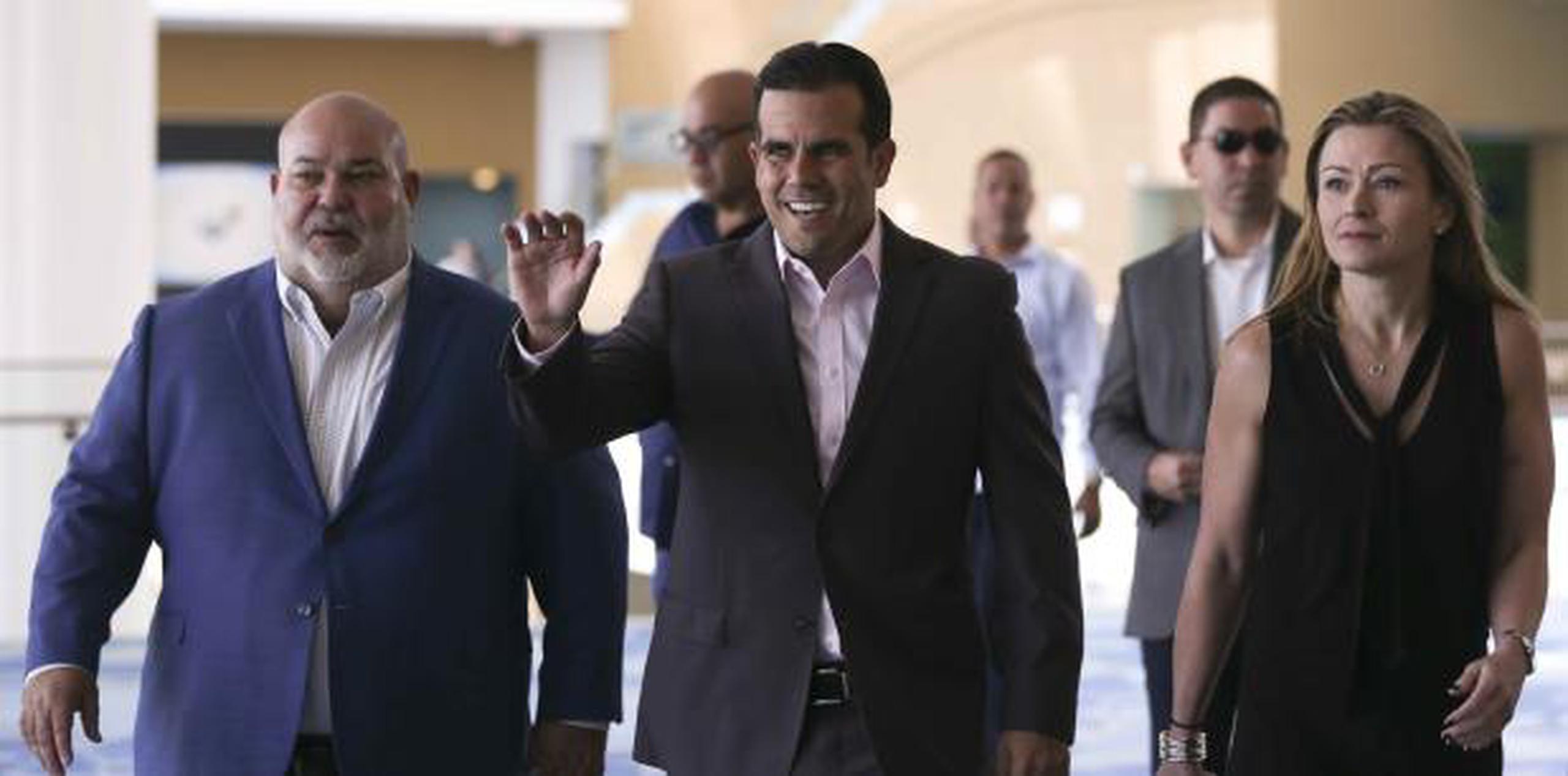 Carlos "Johnny" Méndez, presidente de la Cámara de Representantes; Ricardo Rosselló, gobernador de Puerto Rico; y Julia Keleher, secretaria del Departamento de Educación. (teresa.canino@gfrmedia.com)