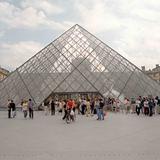 Cierran el Museo del Louvre, en París, por amenaza terrorista