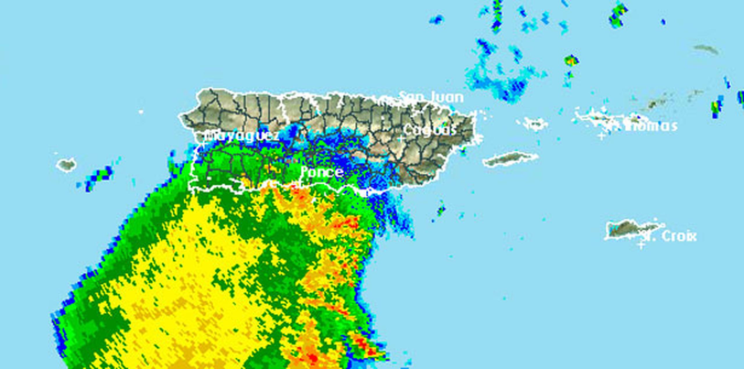 Según el radar del Servicio Nacional de Meteorología, una zona de lluvias se encuentra de camino a la Isla. (NWS)