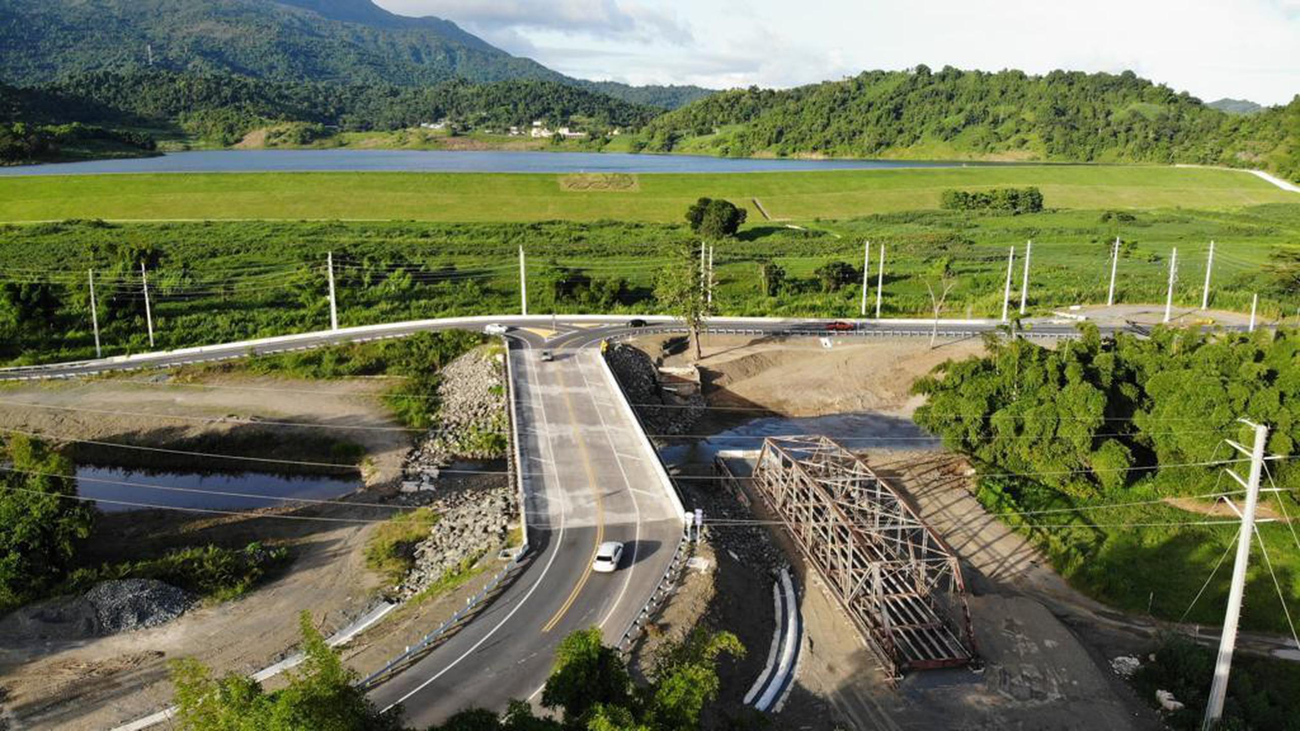 Tras varios años de construcción, el gobierno de Puerto Rico reinauguró el puente 194 en Naguabo.