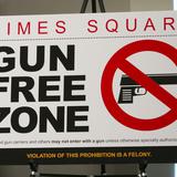 Times Square tendrá desde hoy letreros que dicen que es zona libre de armas