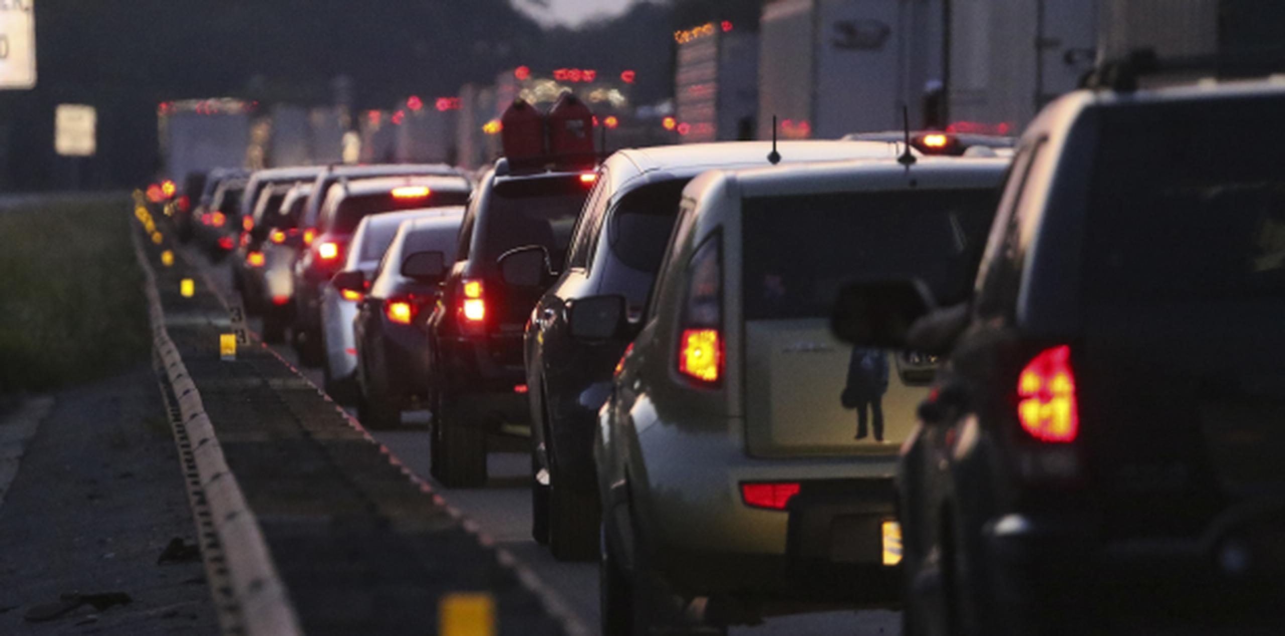 Los evacuados atascaron las autopistas interestatales de toda Florida y Georgia hasta Atlanta. (AP Photo/John Bazemore)