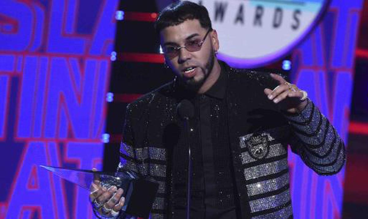 Anuel AA arrasa con cinco premios en los Latin AMAs Primera Hora