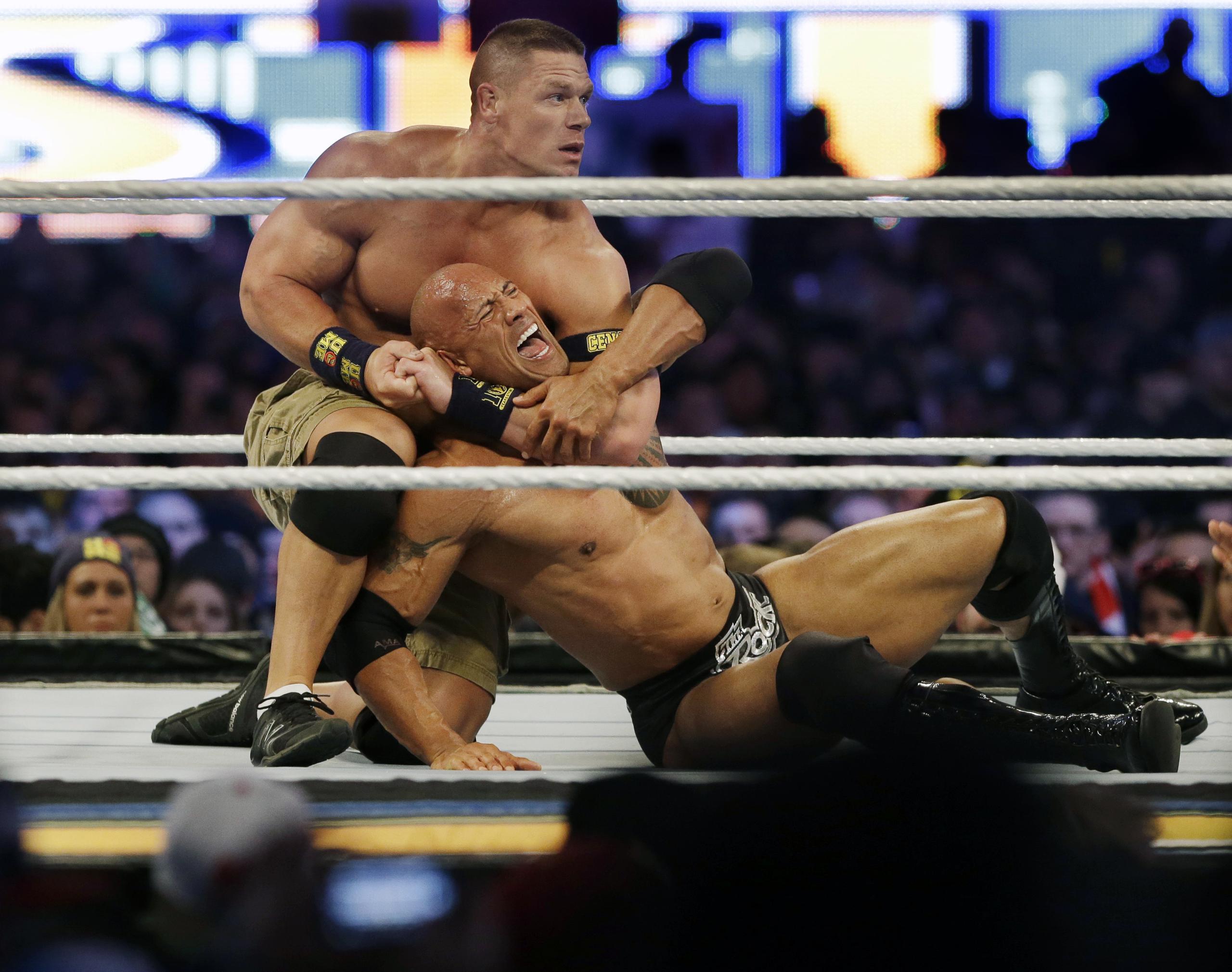 John Cena se desquitó de The Rock en Wrestlemania 29, tras perder ante la también estrella de cine en la vigesimoctava edición.