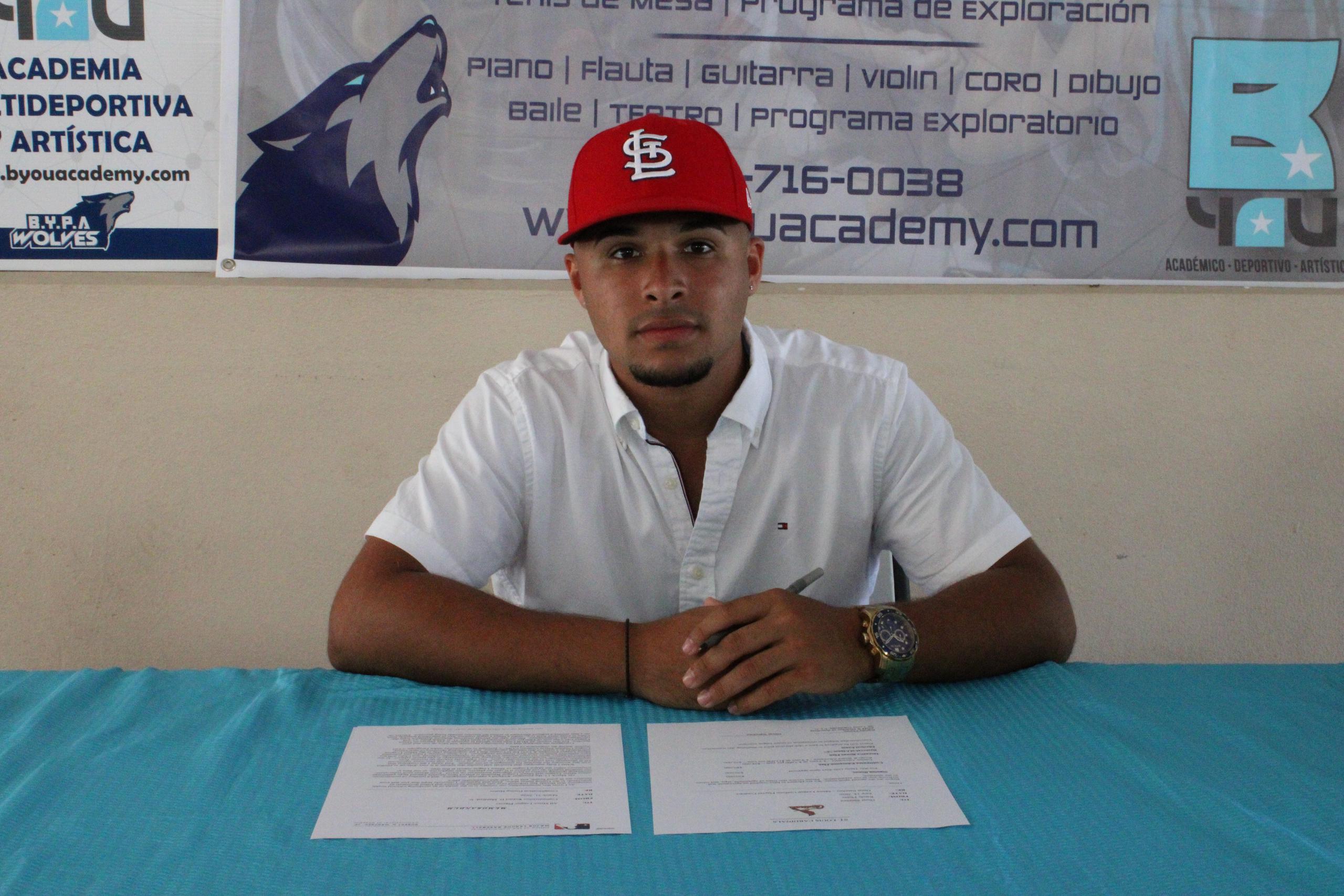 Omar Sánchez, un lanzador nativo de Juncos y que estudió en la BYou Academy de Caguas, decidió firmar con los Cardenales de San Luis.