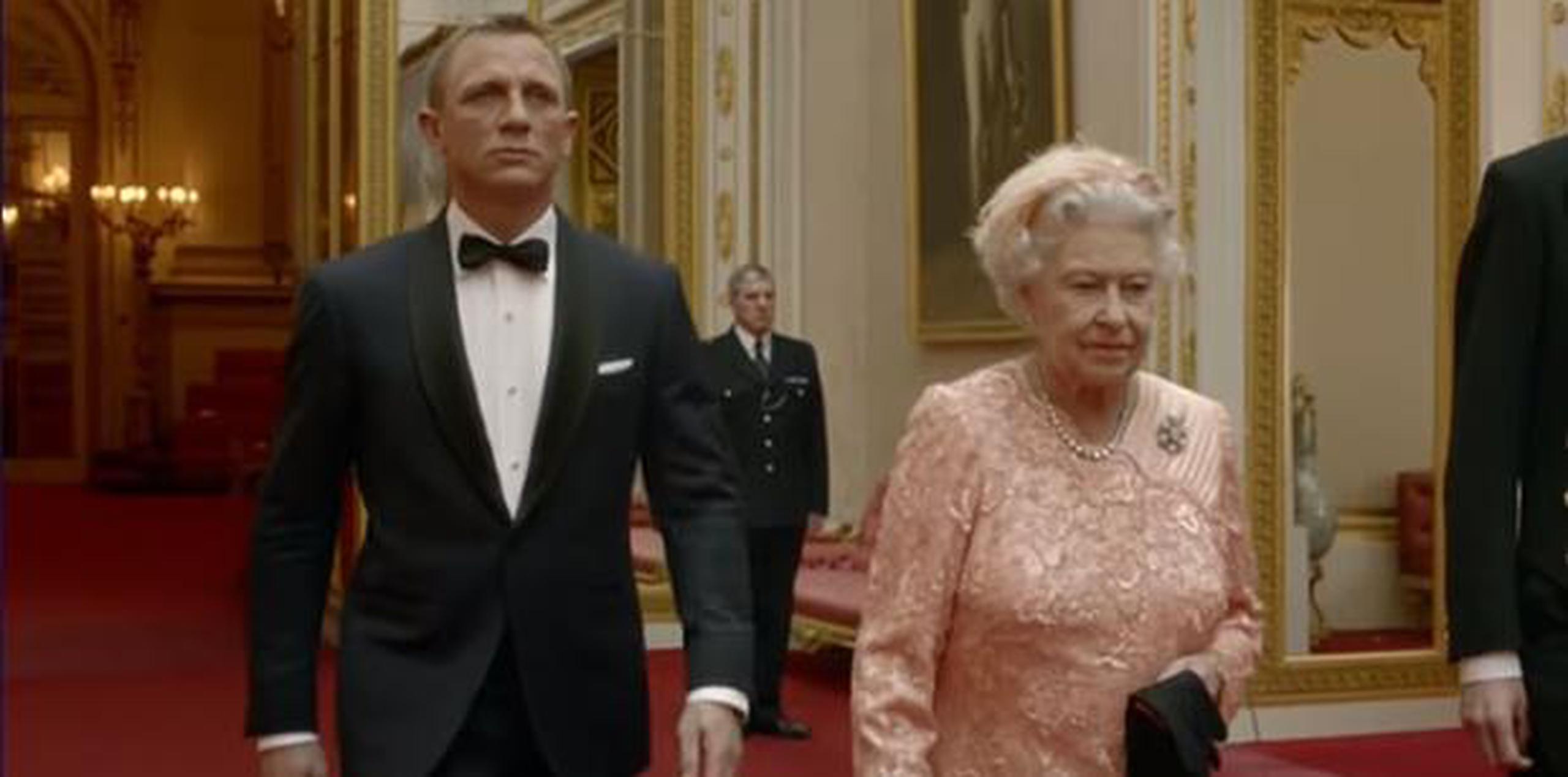 En la secuencia, el agente 007 (Daniel Craig) rescata a la reina británica desde el Palacio de Buckingham. (Olympic Channel / Captura YouTube)