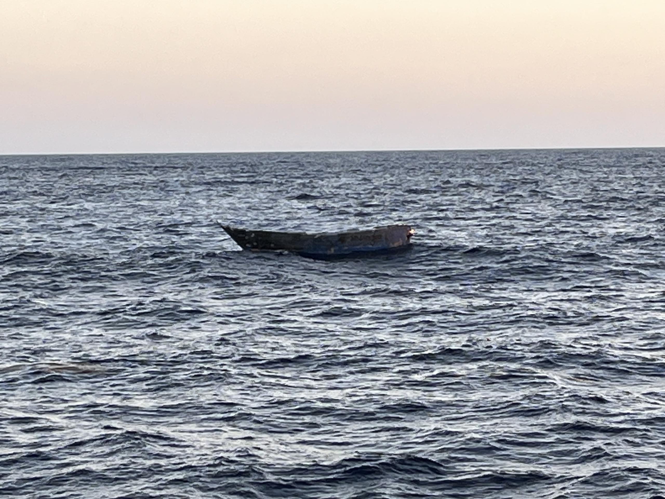 Imagen de una embarcación que transportaba inmigrantes.
