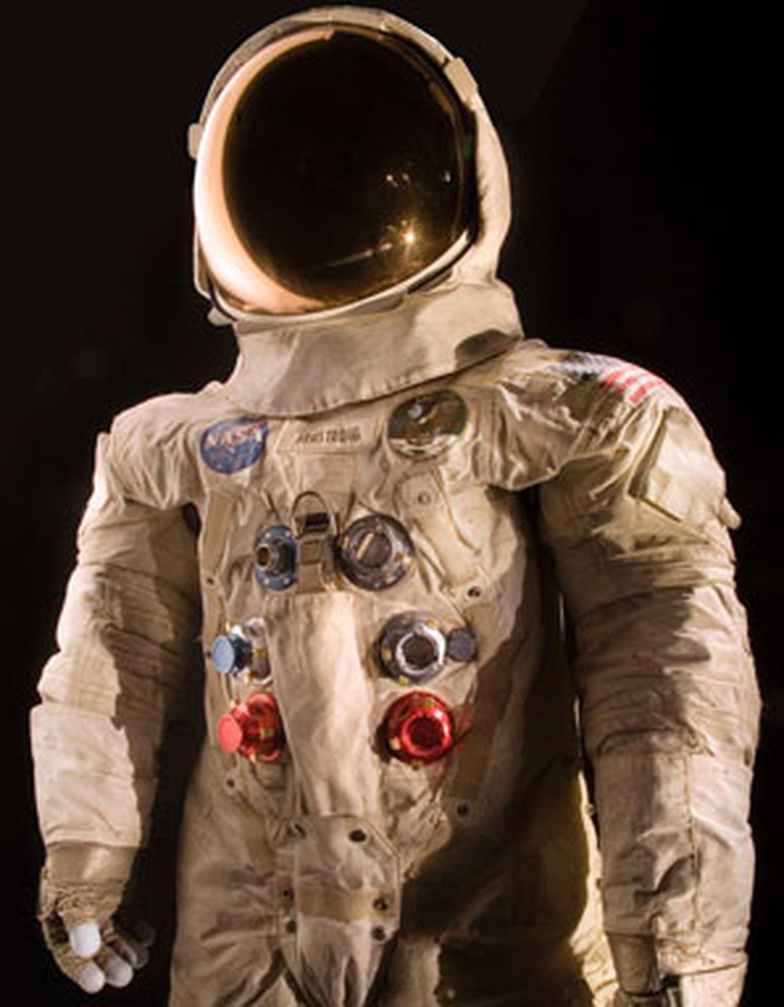 El traje de Armstrong está en deterioro y no se exhibe desde 2006. (AP/ Eric Long/National Air and Space Museum, Smithsonian Institution)