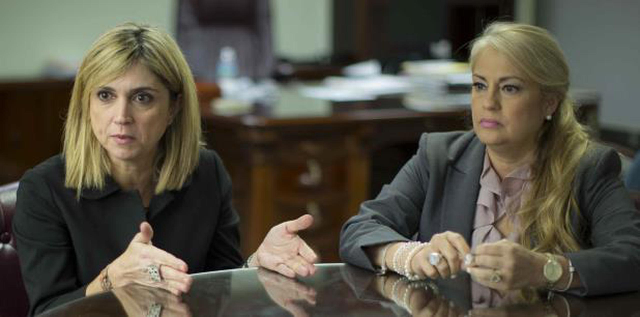 Olga Castellón, jefa de los fiscales, y Wanda Vázquez, secretaria del Departamento de Justicia. (Archivo)