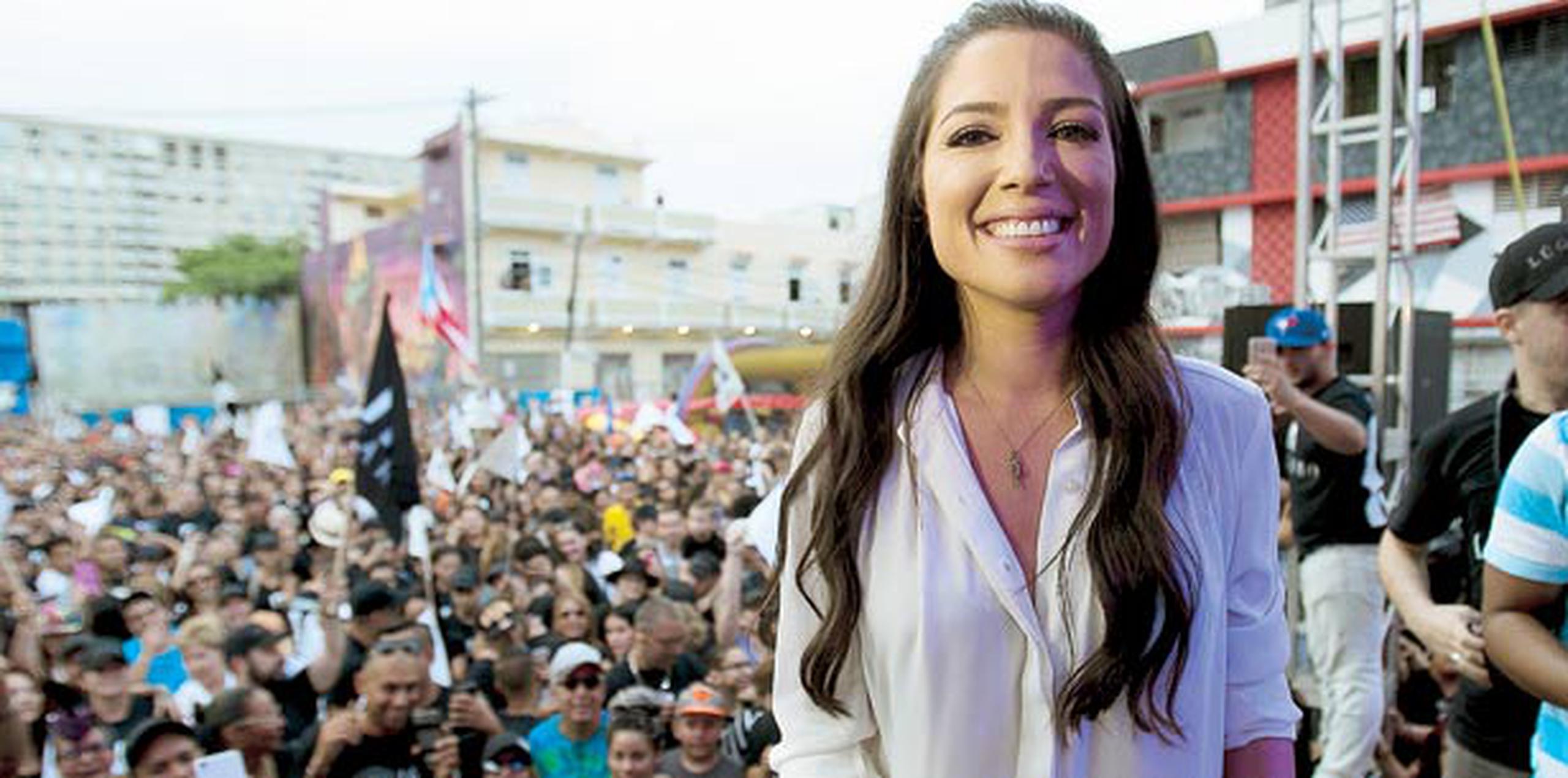 Lúgaro realizó su cierre de campaña en la calle Cerra, en Santurce, ante seguidores que saldrán mañana a votar por ella en el puesto a la gobernación. (Para Primera Hora / Xavier Garcia)