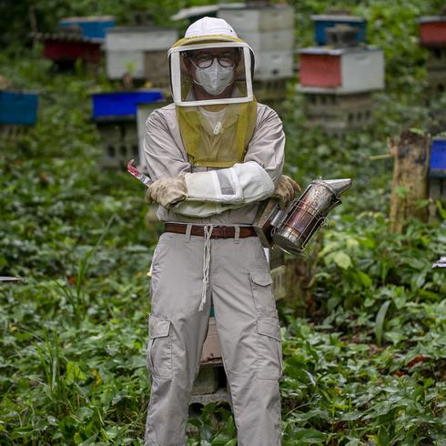 En Moca se dedican a criar y cuidar las abejas