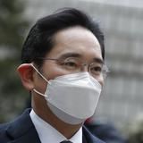 Corea del Sur decide indultar al líder de Samsung