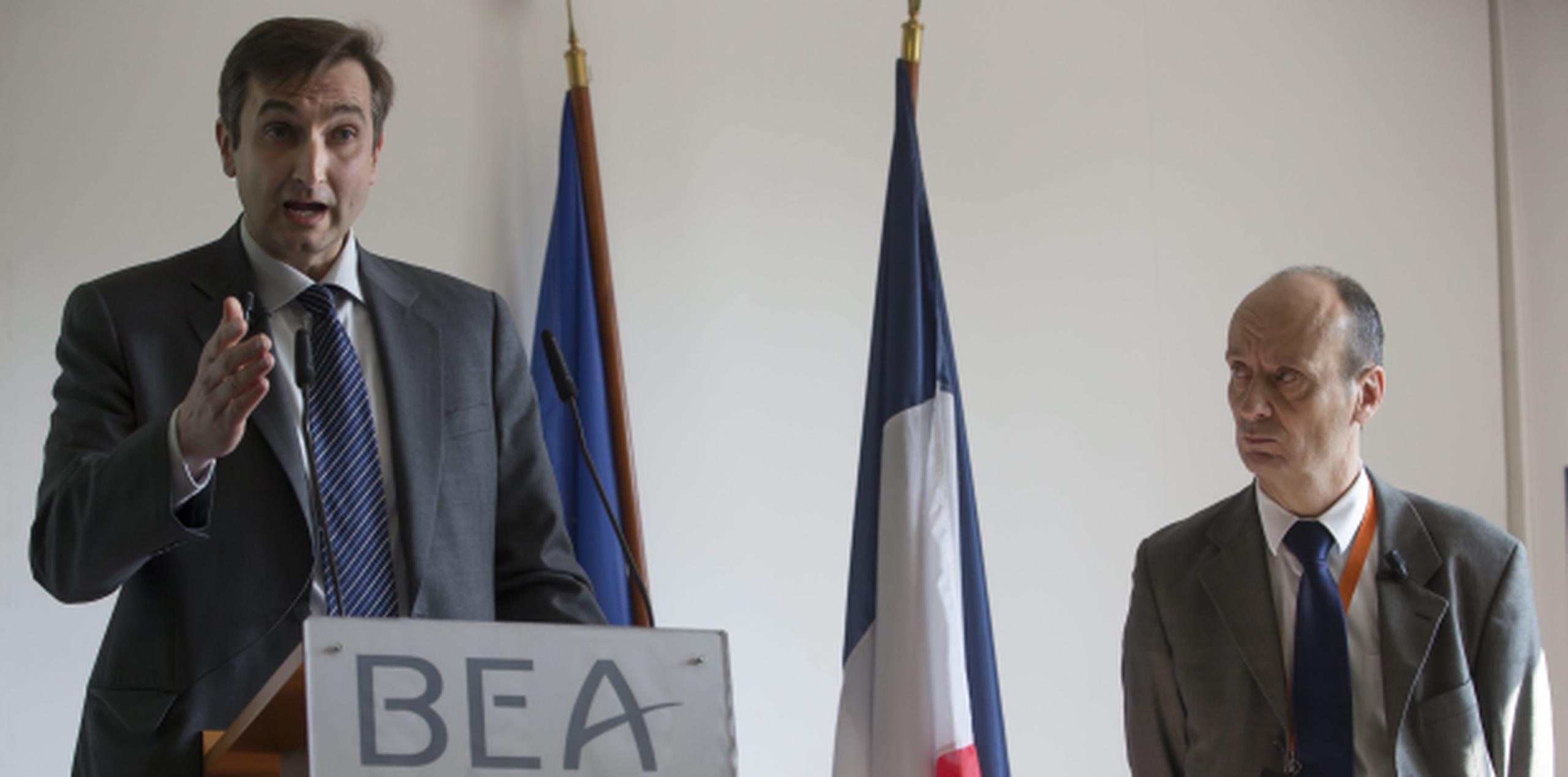 Remi Jouty y Arnaud Desjardin ofrecieron detalles de su informe, que es separado a la pesquisa criminal sobre la tragedia de Germanwings. (AP)