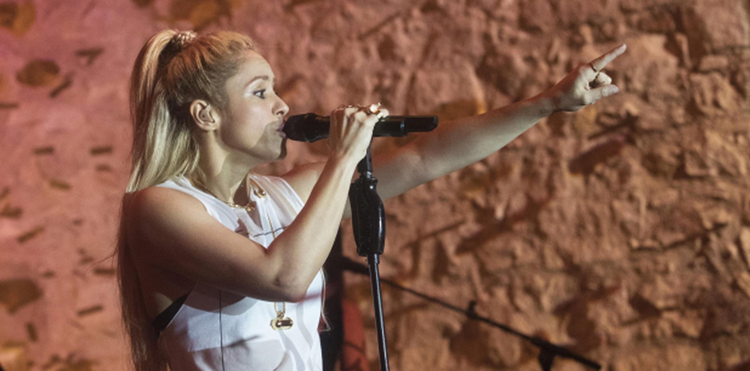 Shakira durante la presentación de su último trabajo "El Dorado", en una fiesta privada celebrada en junio en el Convent dels Angels, en Barcelona. (EFE / Marta Pérez)