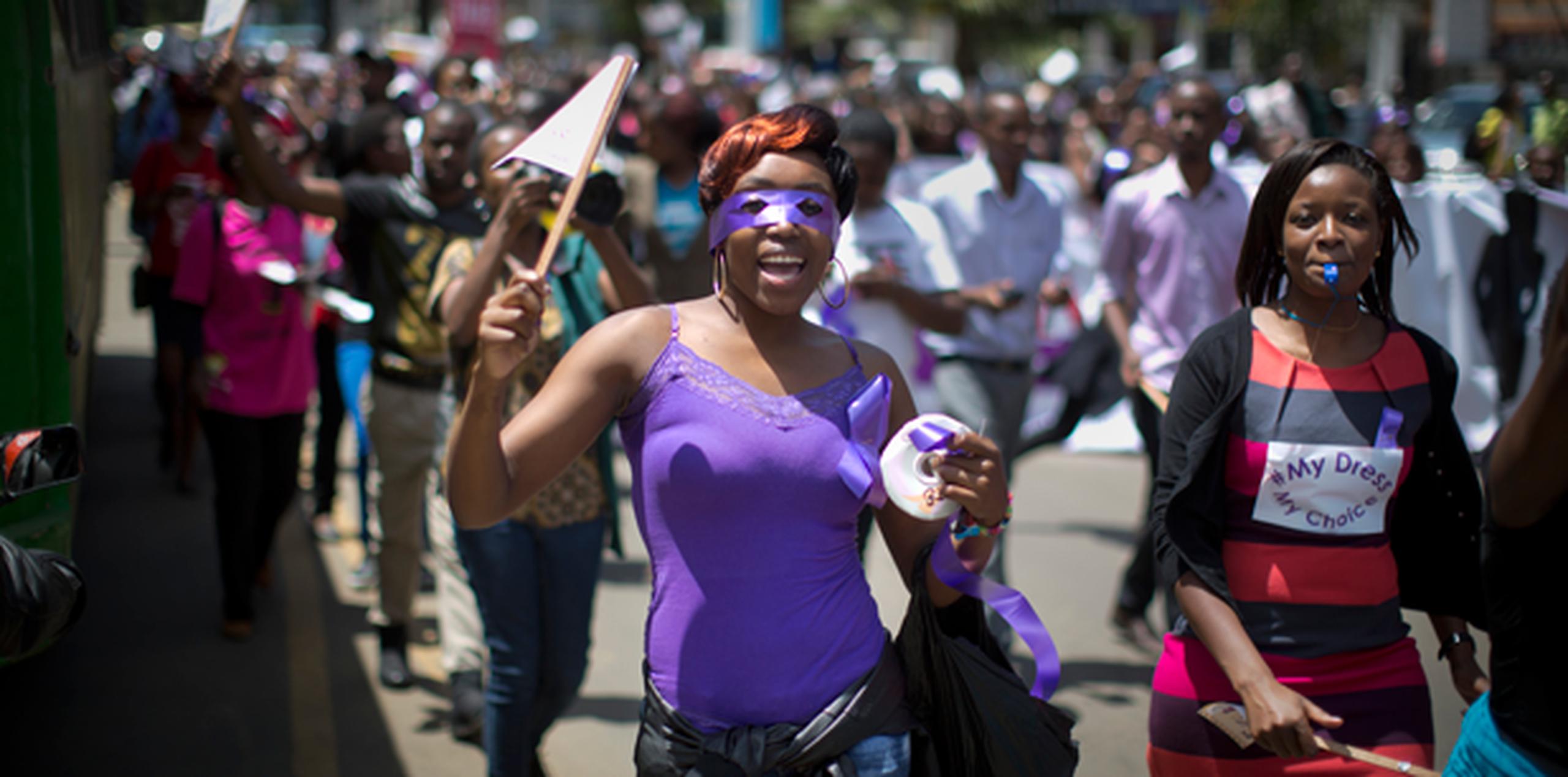 La marcha surgió a raíz de una ola de ataques contra mujeres por el sólo hecho de llevar minifalda. (AP)