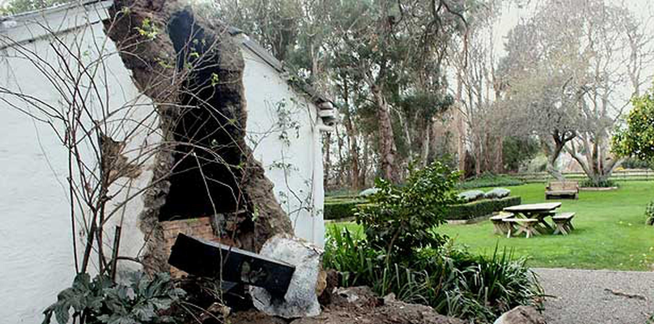 Varias casas cerca del epicentro resultaron severamente dañadas. (AP/Bejon Haswell/NZ Herald)