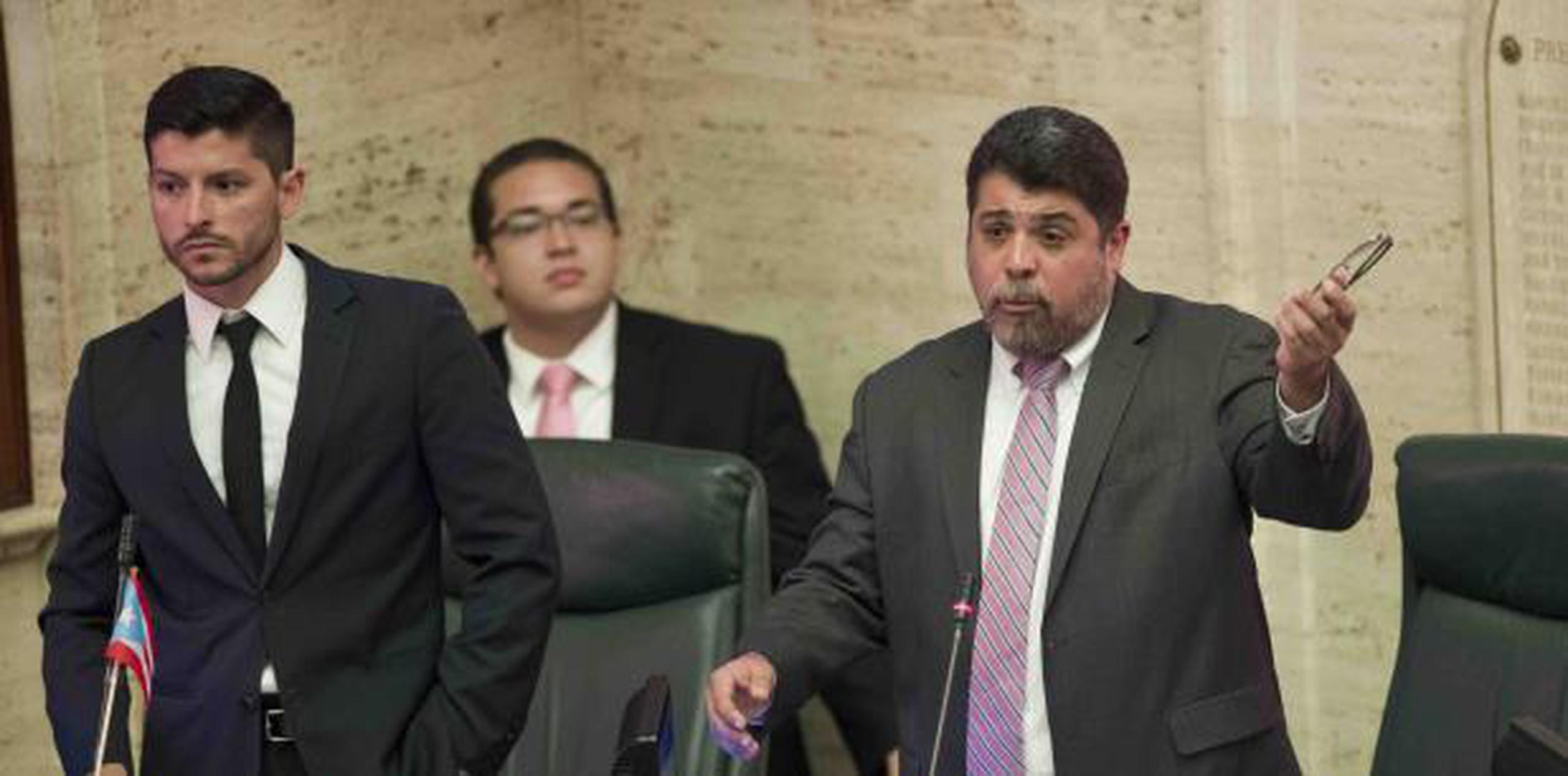Manuel Natal y Luis Vega Ramos son dos de los representantes que hacen la denuncia. (Archivo)