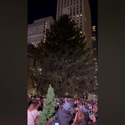 Wow! Así fue el encendido del icónico árbol de Navidad de Rockefeller Center
