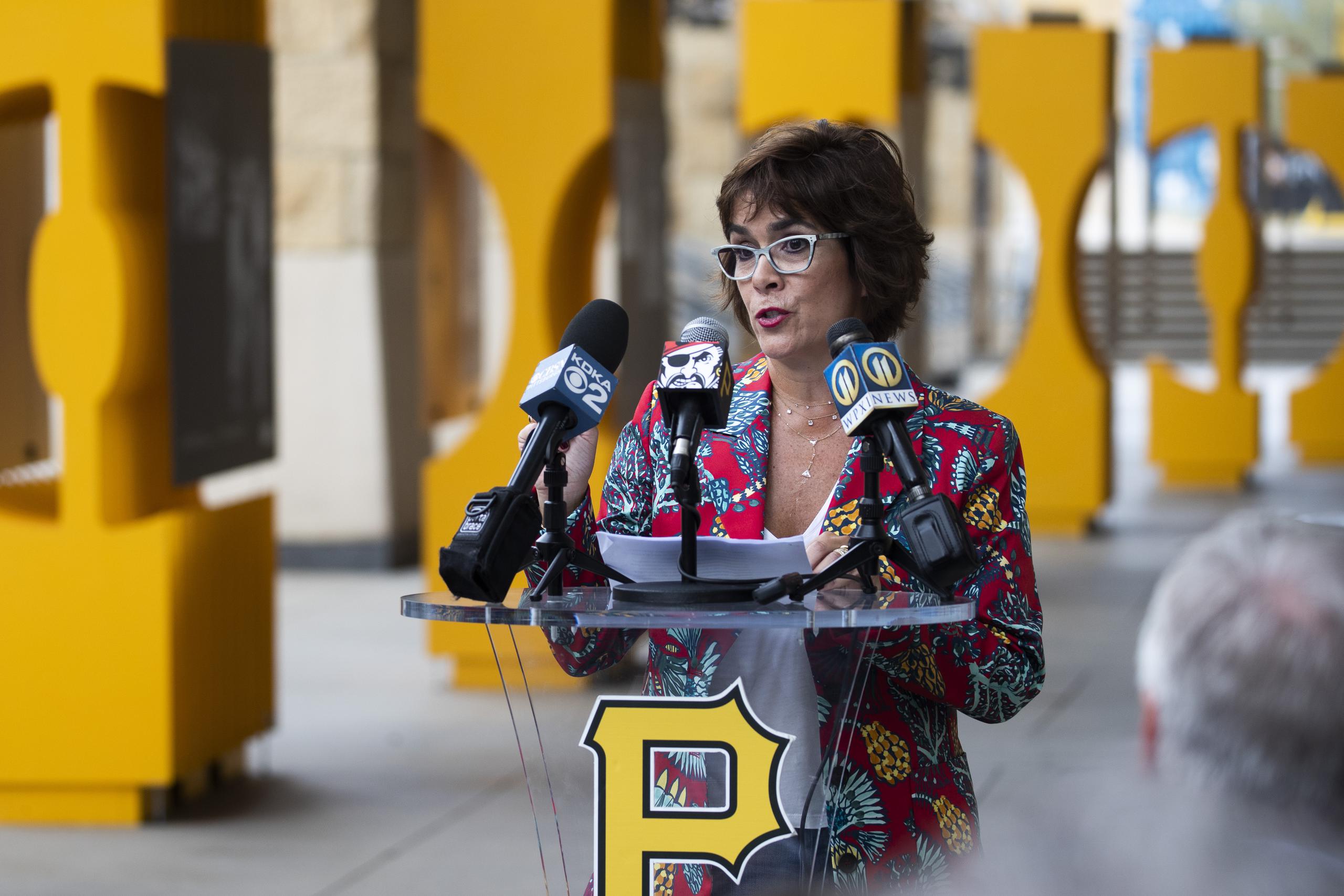 En la foto, la presidenta de la junta de directores de GFR Media, María Eugenia Ferré Rangel, en la conferencia de prensa de los Pirates de Pittsburgh en conjunto con GFR Media.
