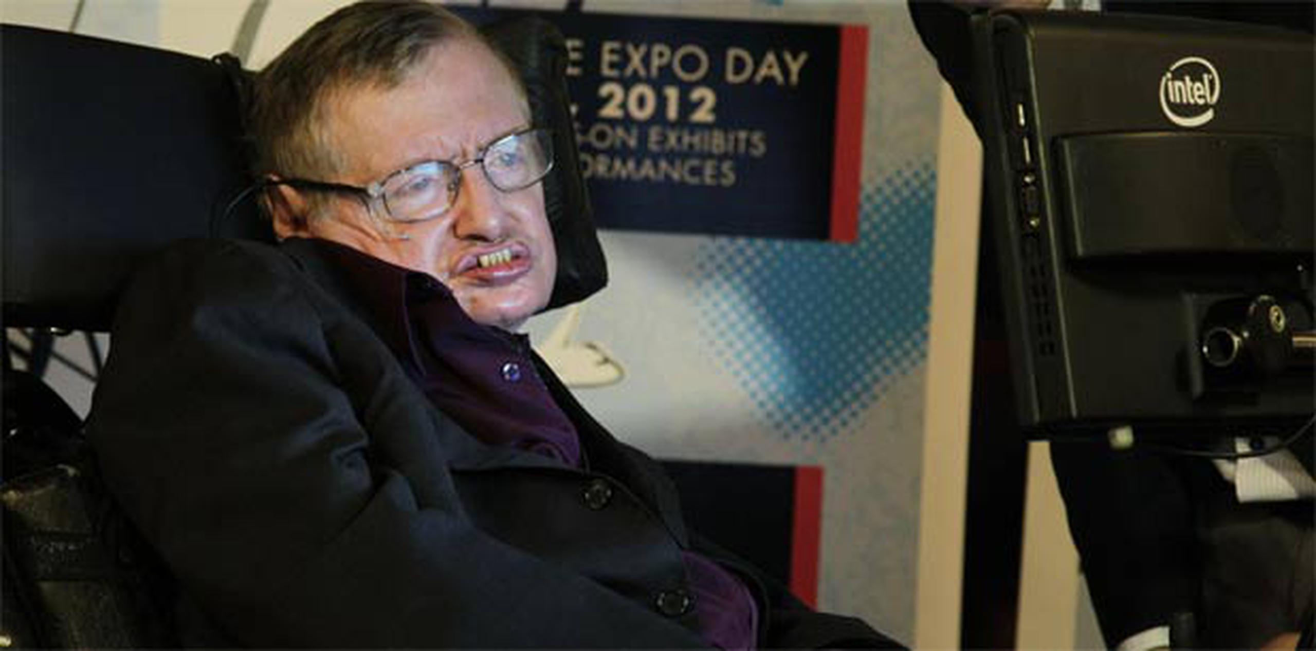 Hawking aseguró que la humanidad podría sobrevivir si finalmente consigue establecer y levantar colonias en el espacio. (AP)