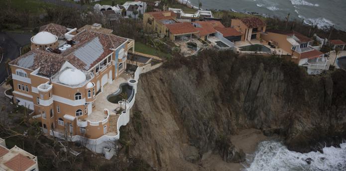 Las comunidades Palmas del Mar -en la foto- y Punta Santiago, ambas en Humacao, fueron dos de las más que sufrieron erosión, los vientos y la marejada ciclónica del huracán María. (teresa.canino@gfrmedia.com)
