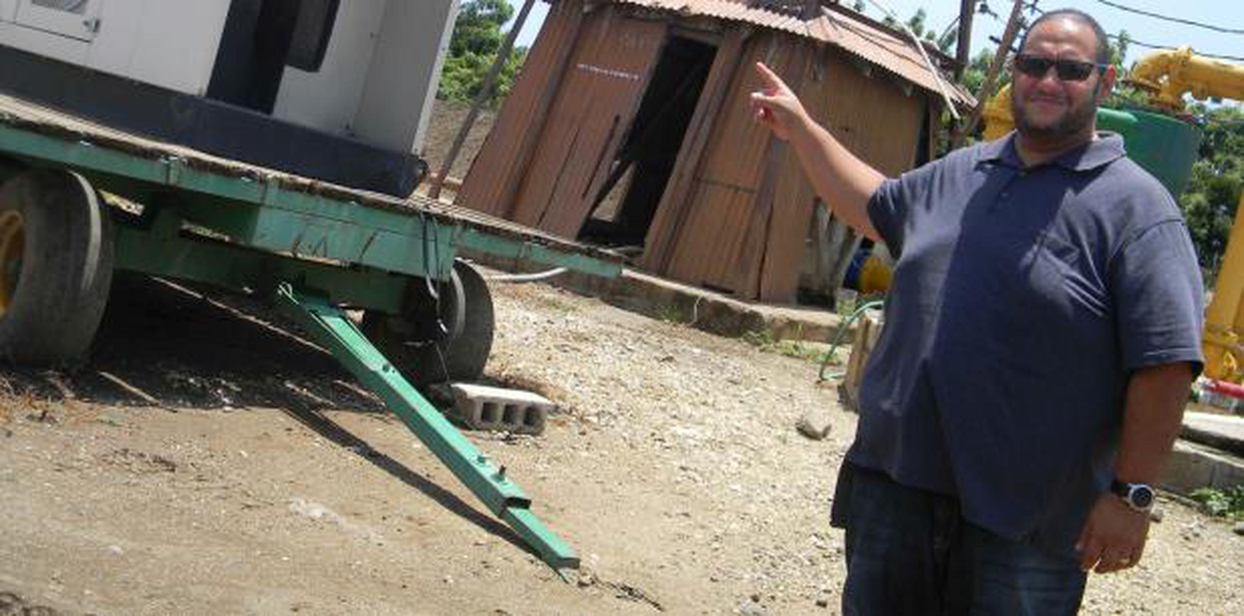 El agrónomo José A. Reyes, de MS Mango,  explica los malabares hace junto a sus colegas de la zona para sustentar sus siembras y evitar despedir trabajadores. (Sandra Torres / Para Primera Hora)