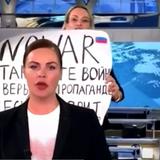 Rusia allana residencia de periodista que protestó en televisión contra guerra