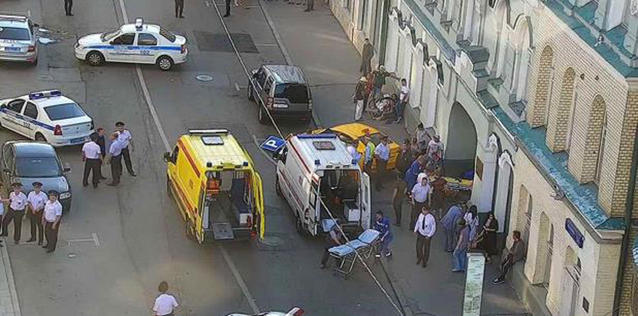 El atropello sucedió en la calle Ilinka, a unos 200 metros de la zona comercial GUM que está en la Plaza Roja. (Oficina de prensa del Centro de Control de Tránsito de Moscú vía AP)