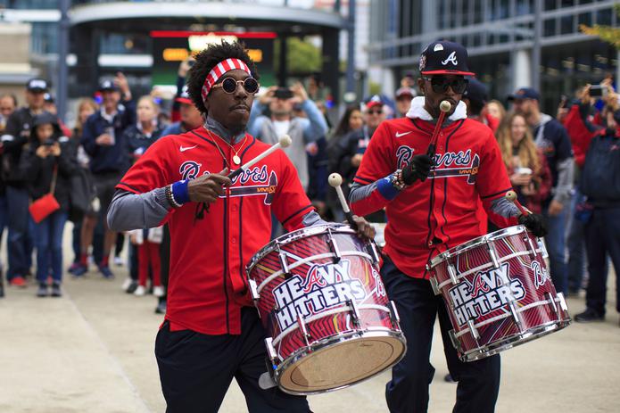 La música alrededor del estadio de los Braves de Atlanta previo al tercer partido de Serie Mundial.