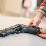 Niño de cinco años muere tras encontrar arma en casa de sus abuelos