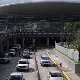 Hombre muere en un taxi en el aeropuerto por aparente percance de salud