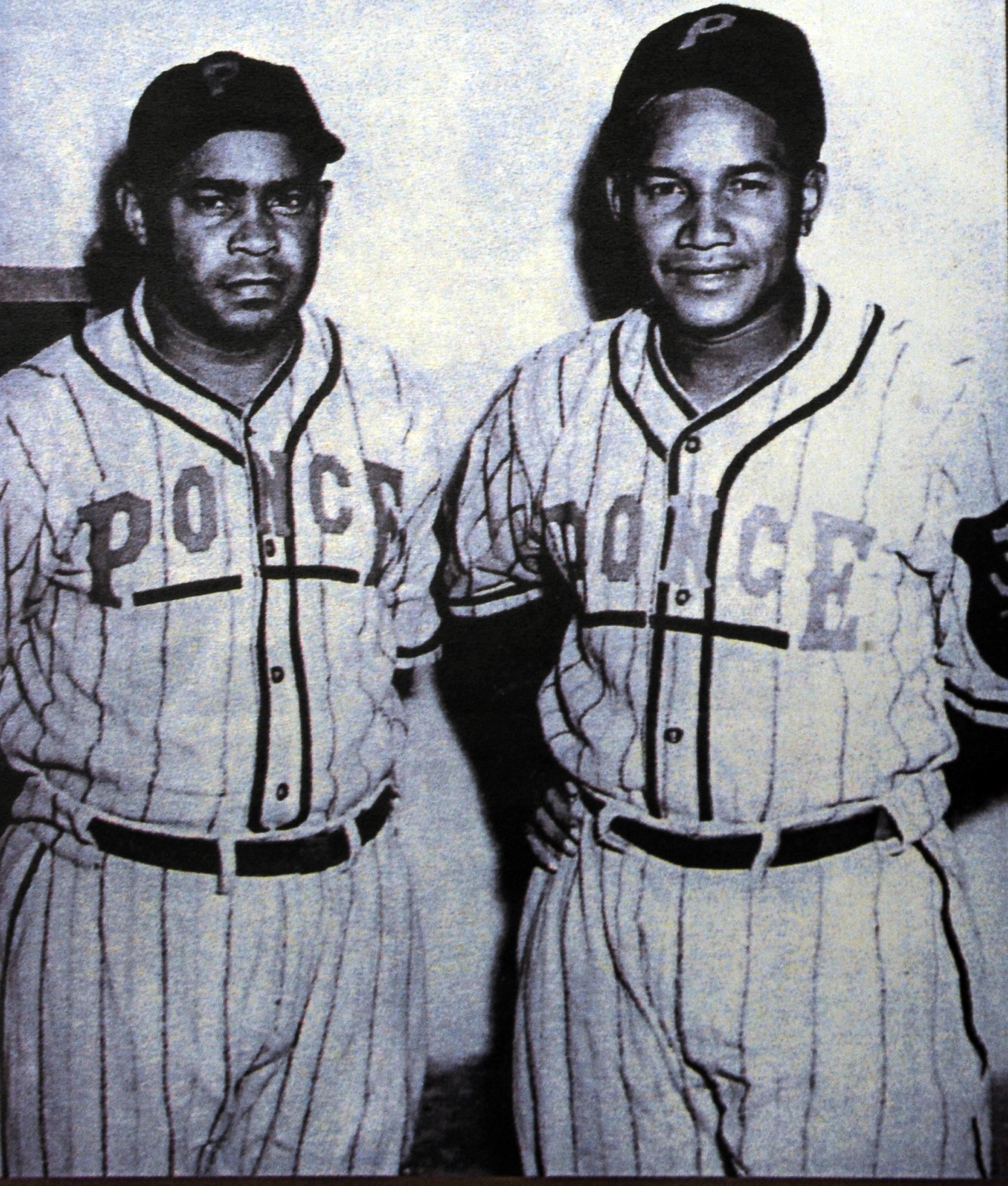 Emilio 'Millito' Navarro, a la izquierda, y Francisco 'Pancho' Coímbre, dos de los peloteros puertorriqueños que jugaron en las Ligas Negras antes de que Hiram Bithorn debutara en las Grandes Ligas.