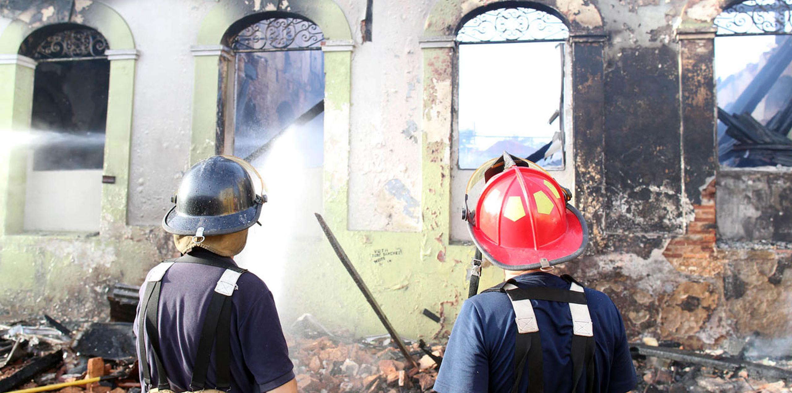 Se quema la alcaldía de Manatí Primera Hora
