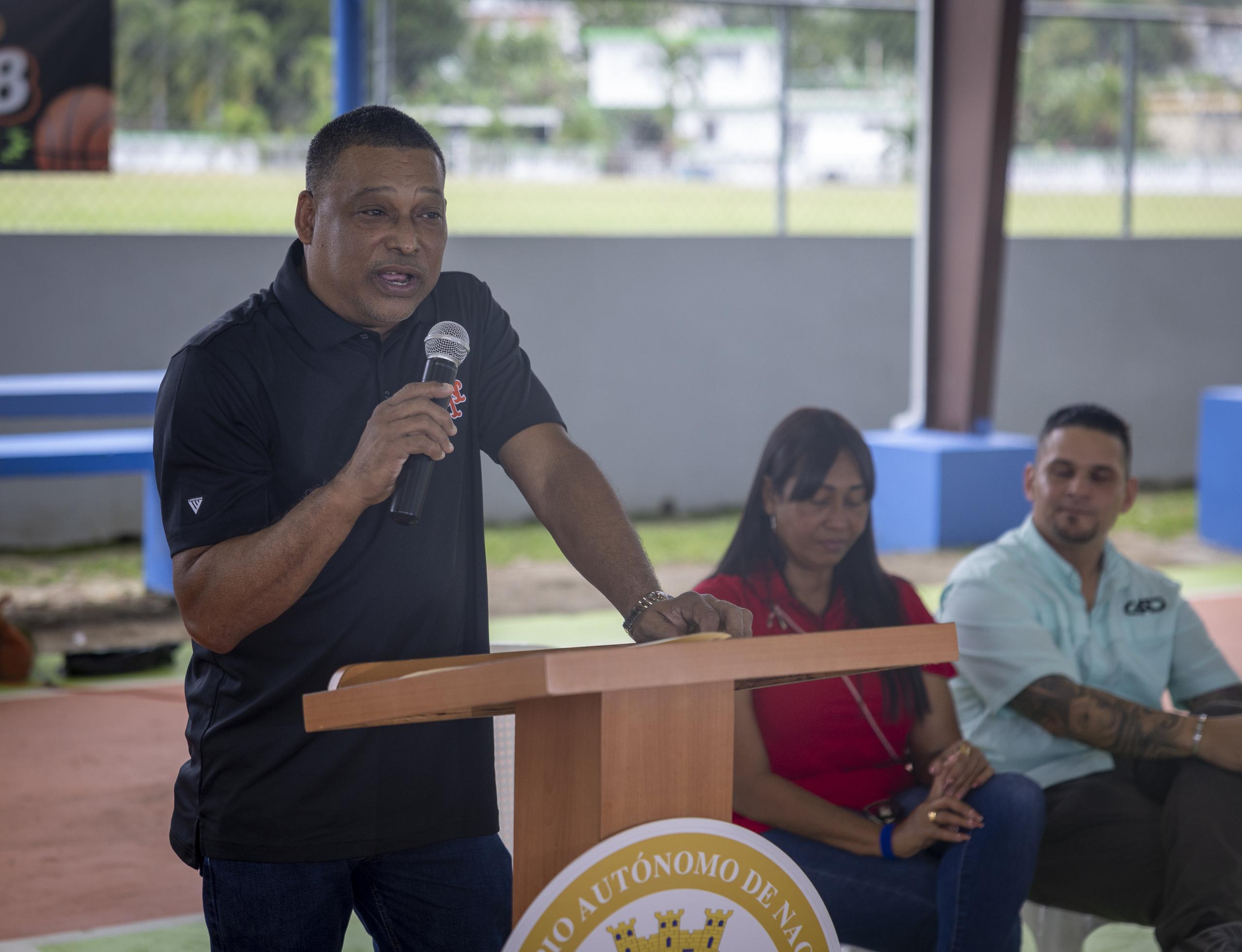Edwin Díaz, padre, progenitor de los hermanos Edwin y Alexis Díaz, expresa su agradecimiento por las mejoras que se trabajan sobre el parque de Naguabo gracias a una iniciativa de a Fundación La Makina de José Berríos.