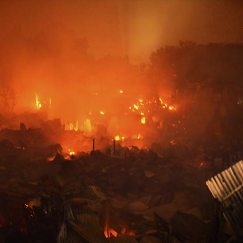 Este fuego monstruoso destruyó 10,000 hogares