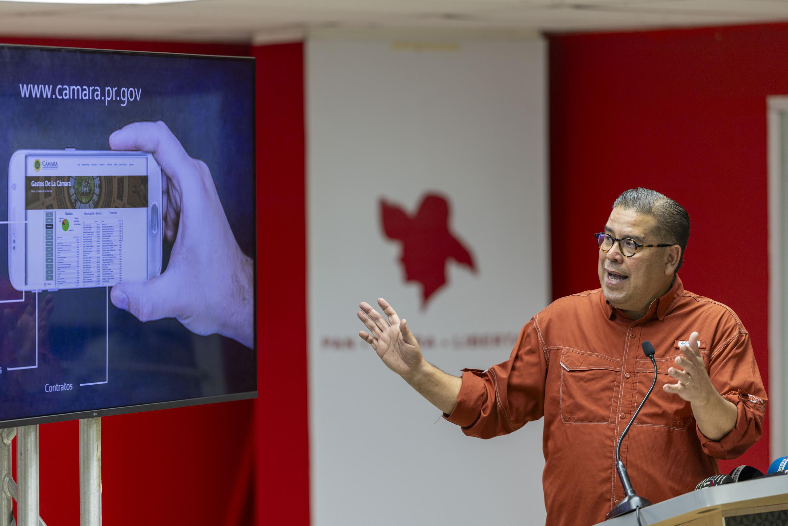 El presidente de la Cámara de Representantes y aspirante a la alcaldía de Dorado, Rafael “Tatito” Hernández, prometió que no habría ningún despido si prevalece como alcalde en las próximas elecciones.